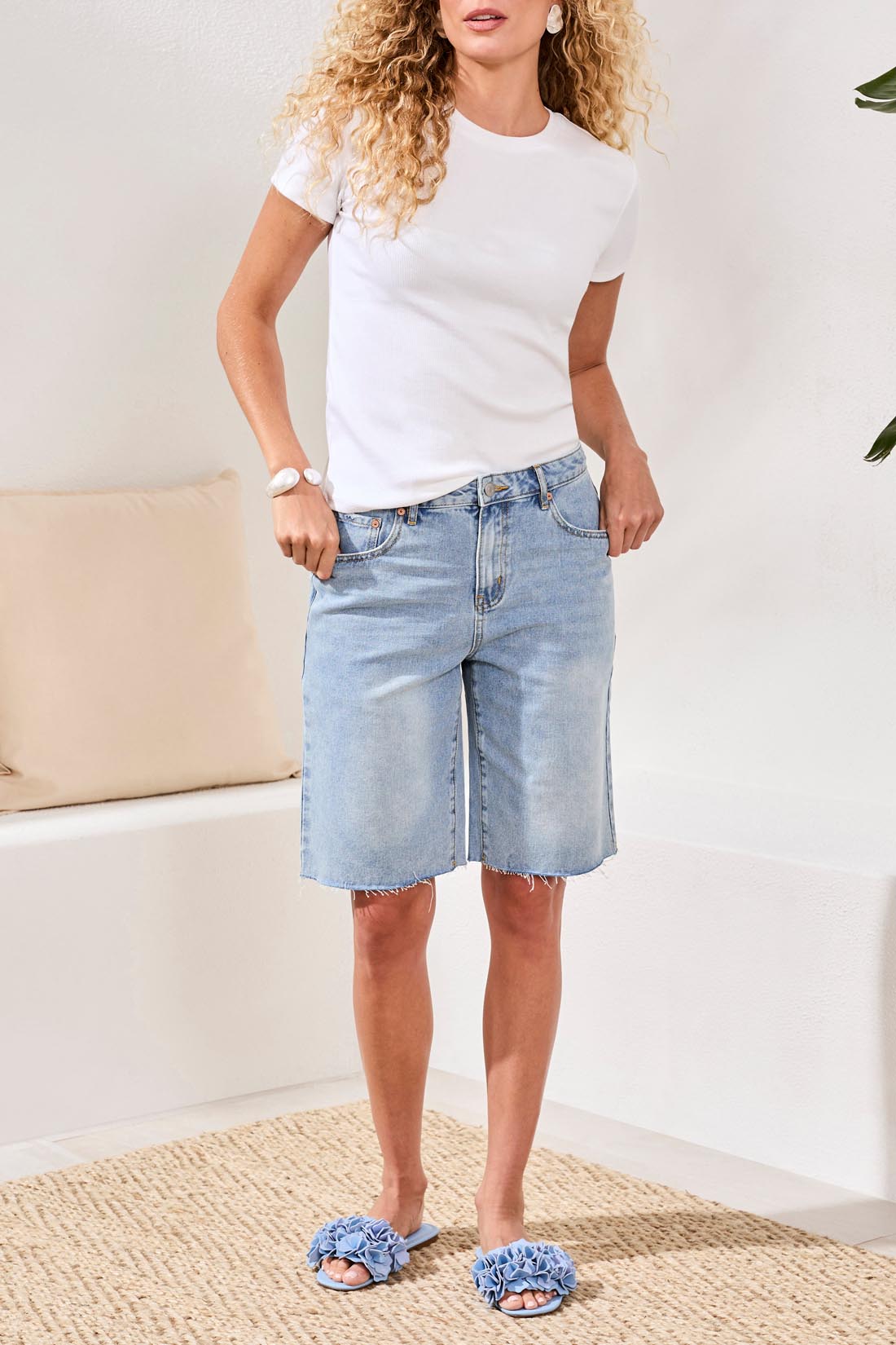 Brooke Hugging Wide Bermuda Shorts East Coast
