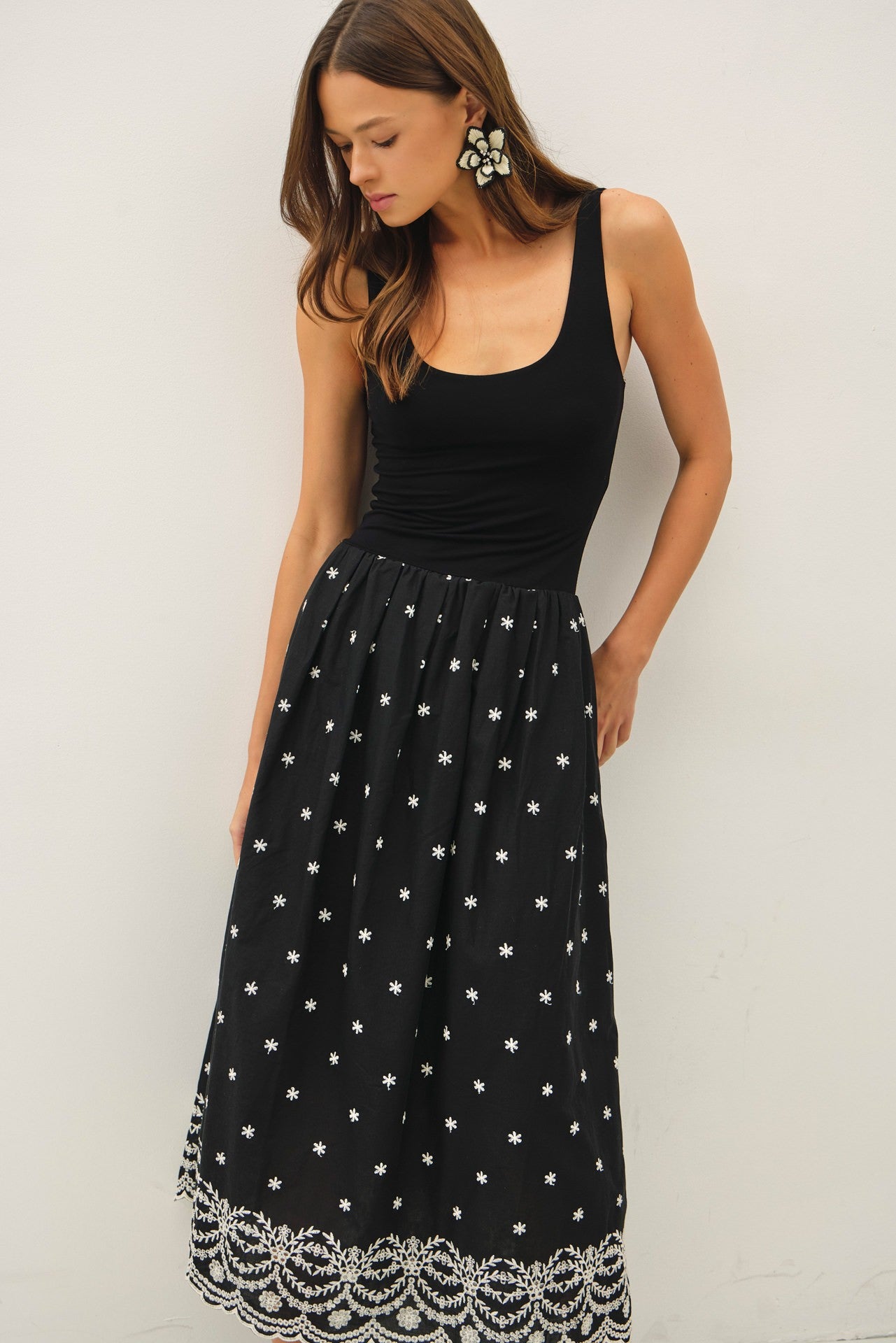 Embroidered Scallop Edge Midi Dress Black
