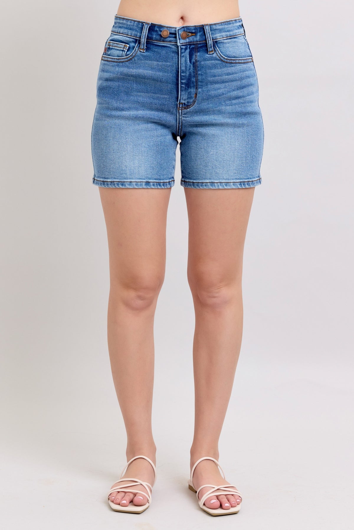 2 Button Mid Length Dad Shorts Medium