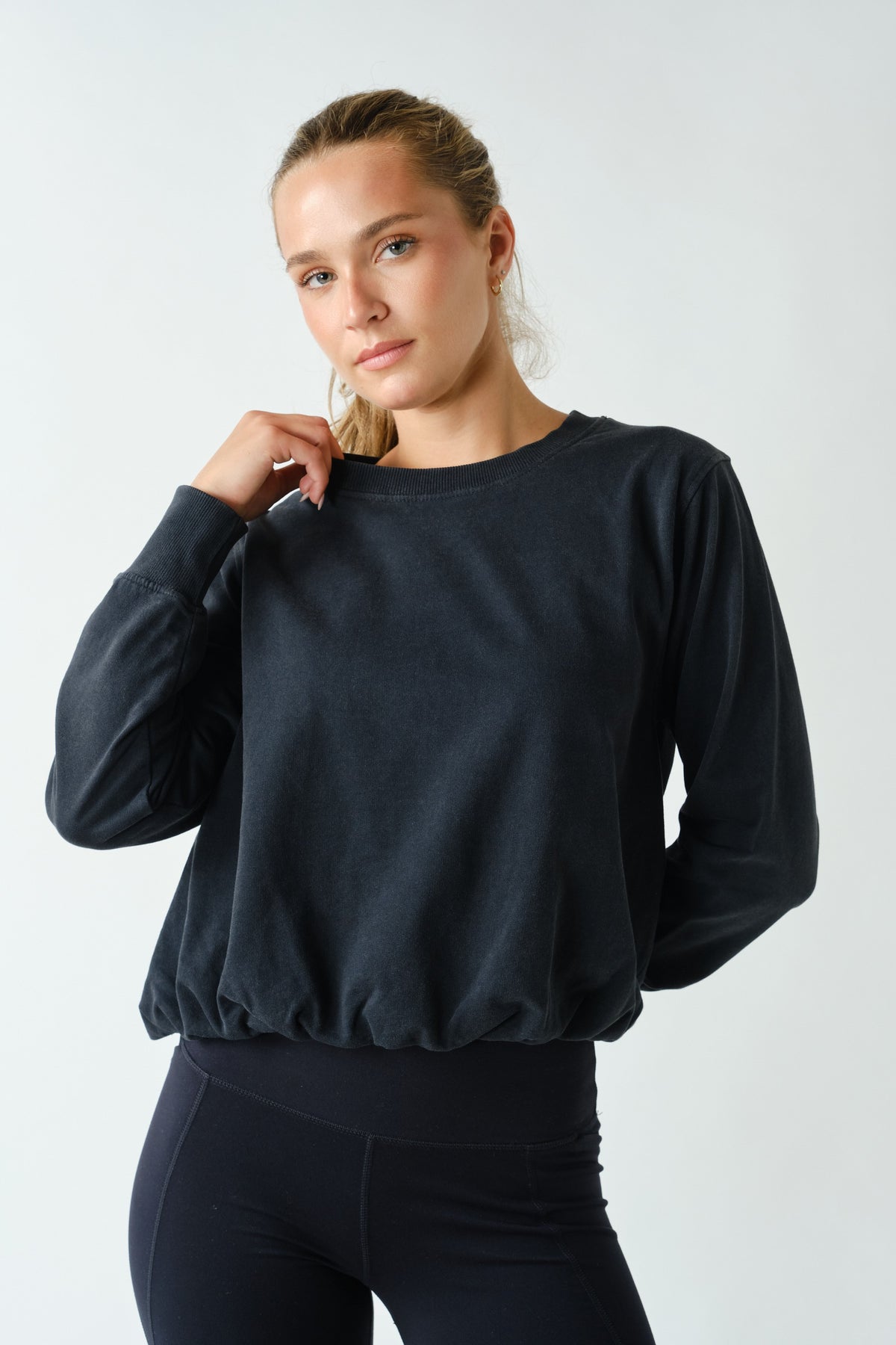 Mineral Cloud Bubble Hem Pullover - Black
