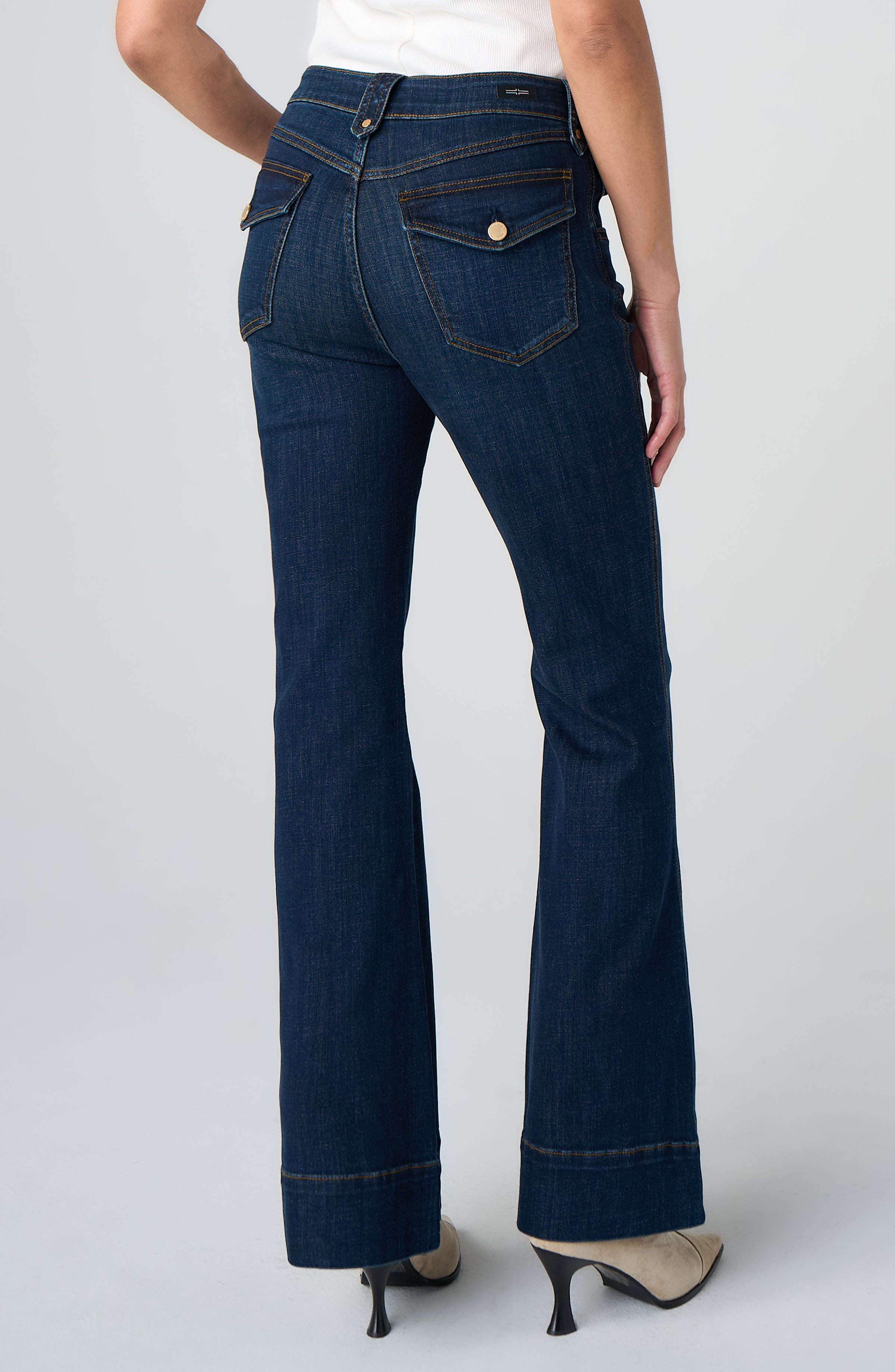 Hannah Outlaw Flare Jeans Duskwood Blue