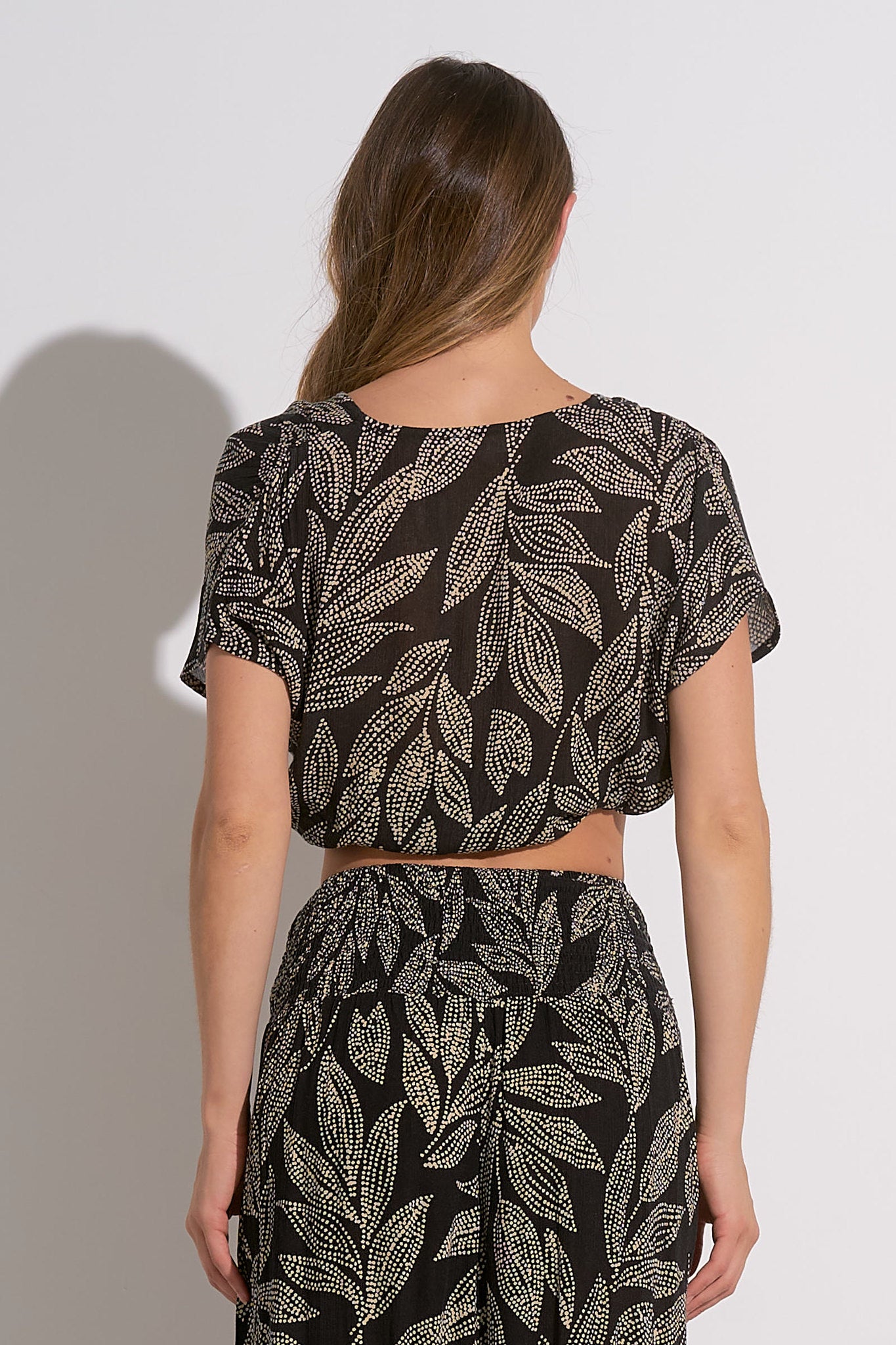 Crop Vneck Short Sleeve Printed Top Black Cartagen