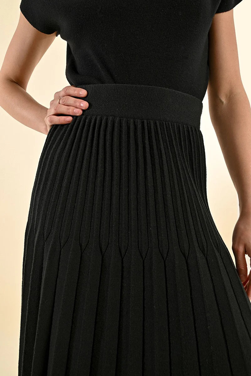 Pleated Knit Midi Skirt Black