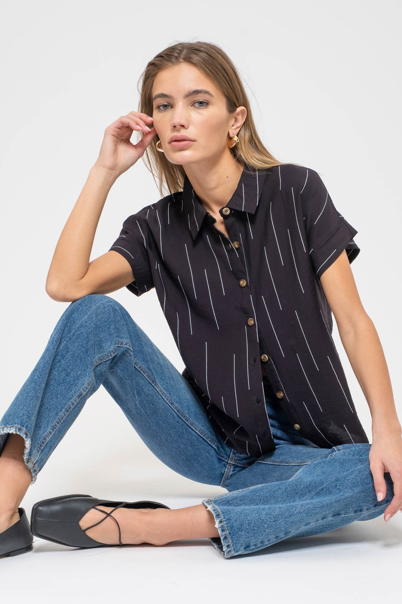 Line Print Short Sleeve Collared Button Down Shirt Black