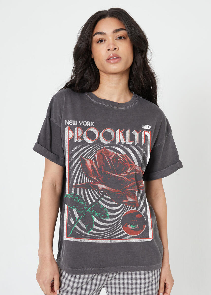 Brooklyn Rose Boyfriend Tee Vintage Black Broadway in Stanley