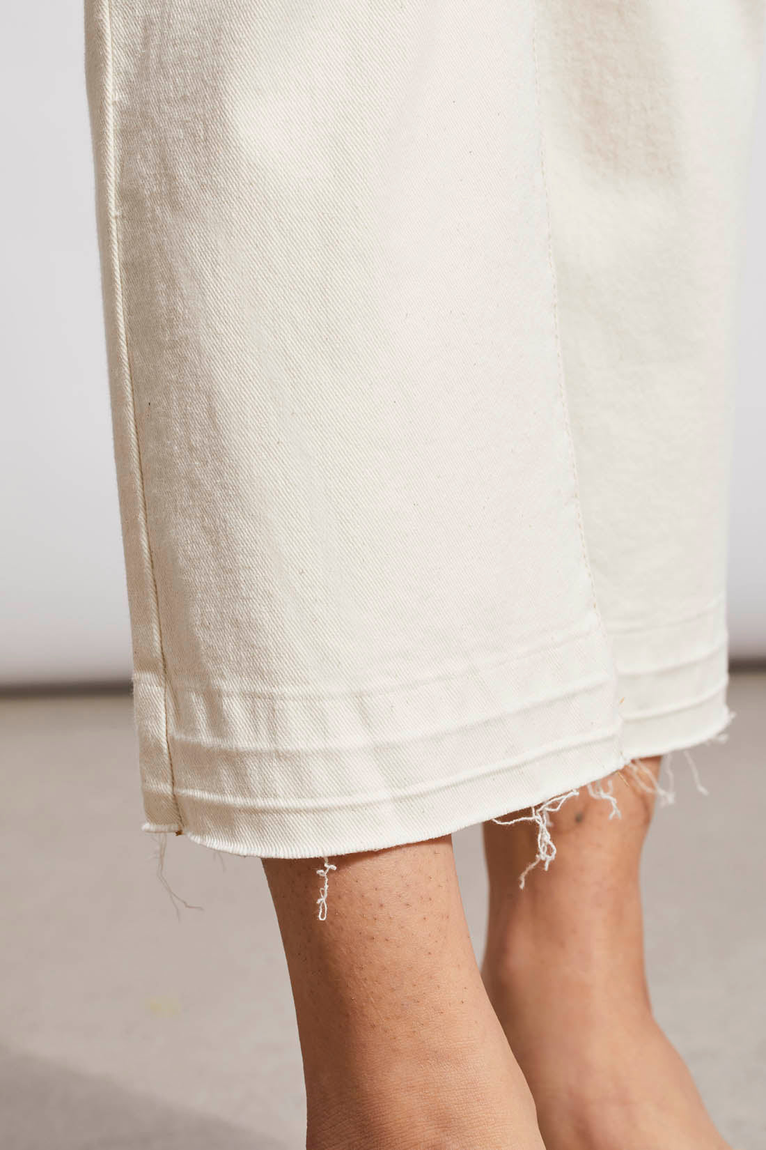 Sophia Micro Flare Capri Ecru