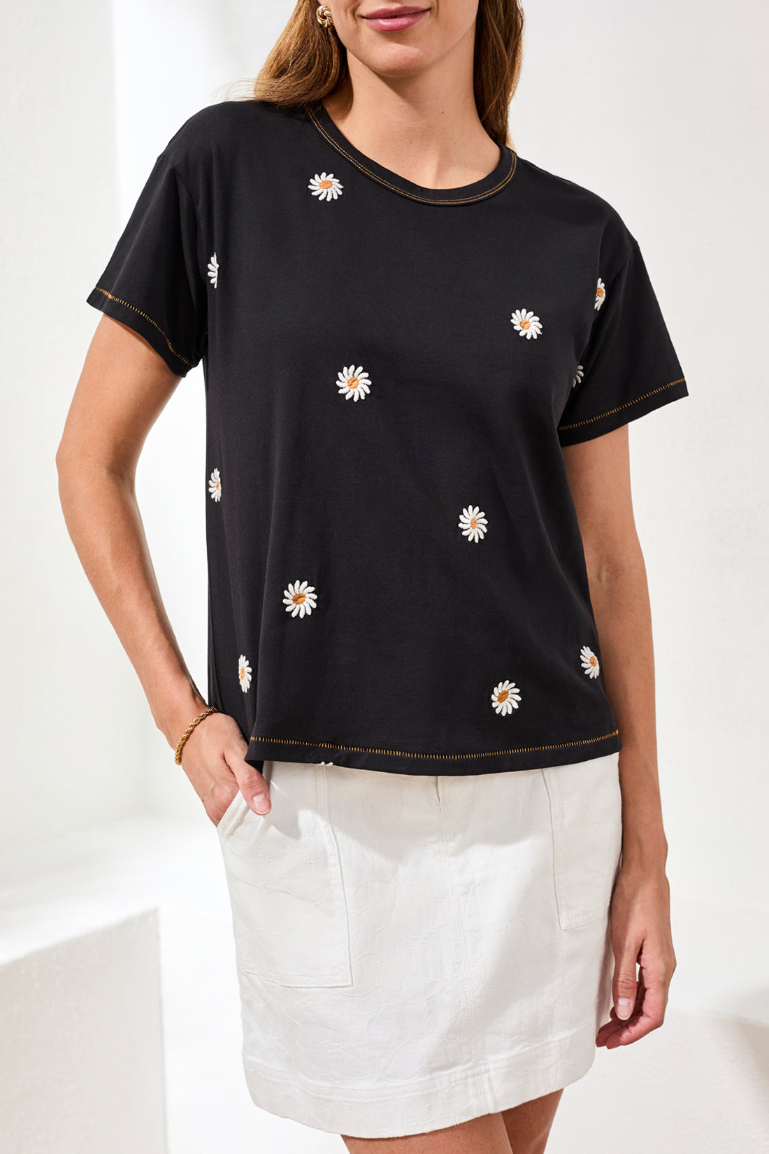 Short Sleeve Daisy Embroidered Tee Black