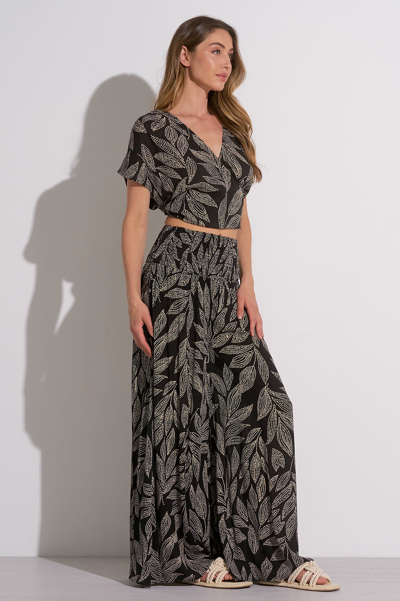 Crop Vneck Short Sleeve Printed Top Black Cartagen