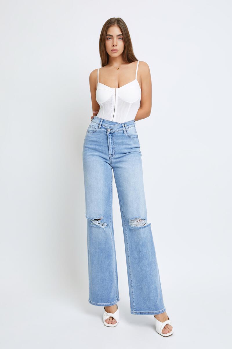 Logan Crossover Stretch Dad Jeans Light Wash