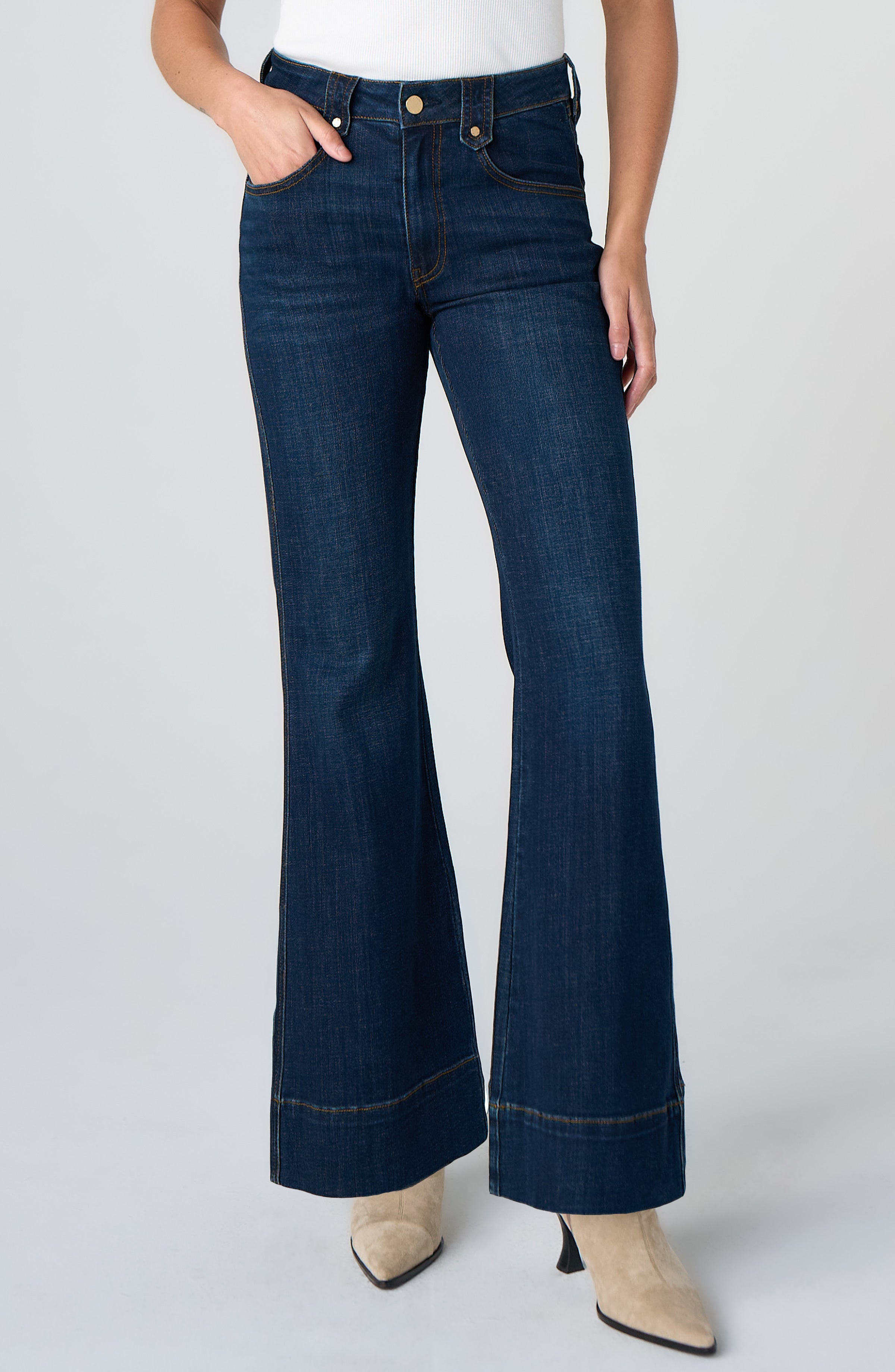 Hannah Outlaw Flare Jeans Duskwood Blue