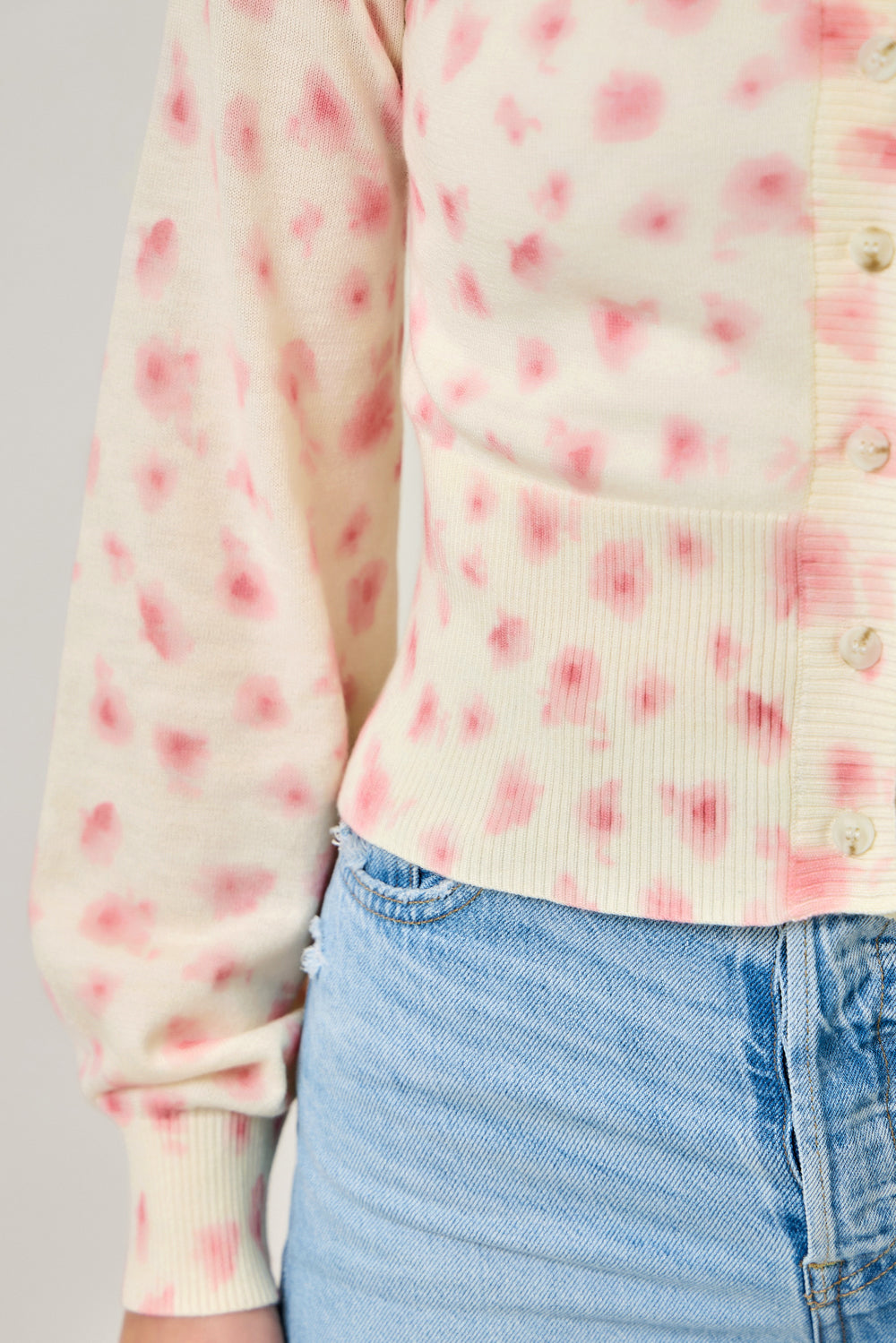 Blurred Floral Print Buttoned Cardigan Ivory Rose