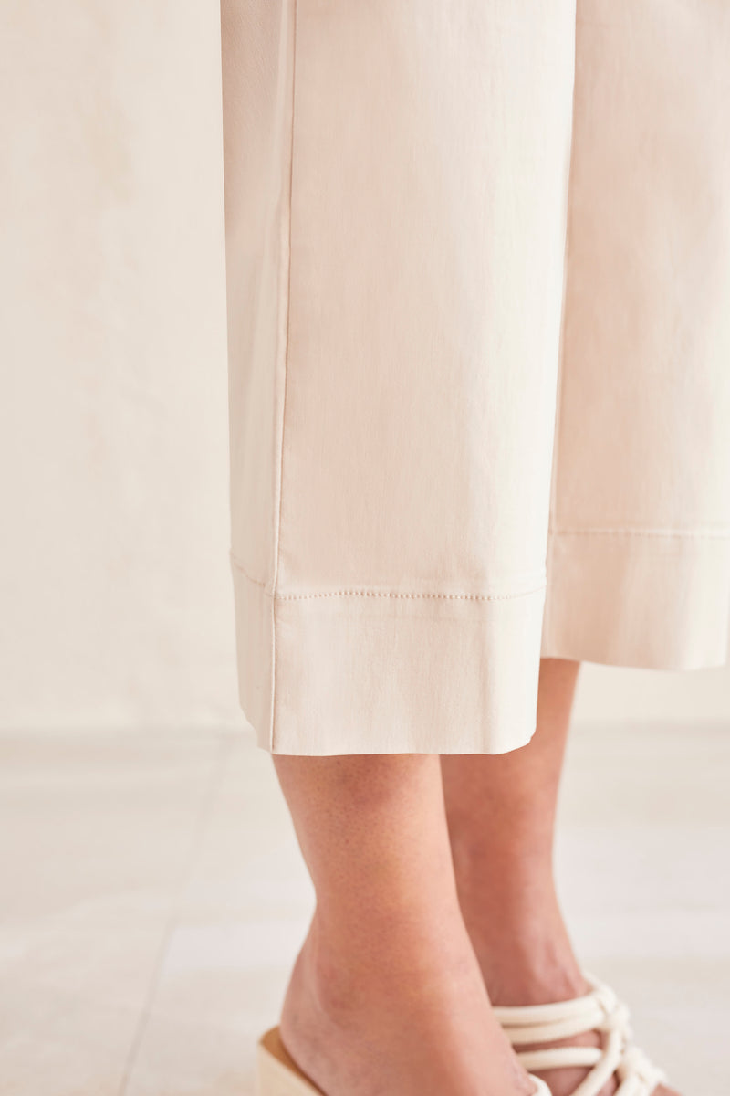 Flowy High Rise Twill Capri Pants French Oak