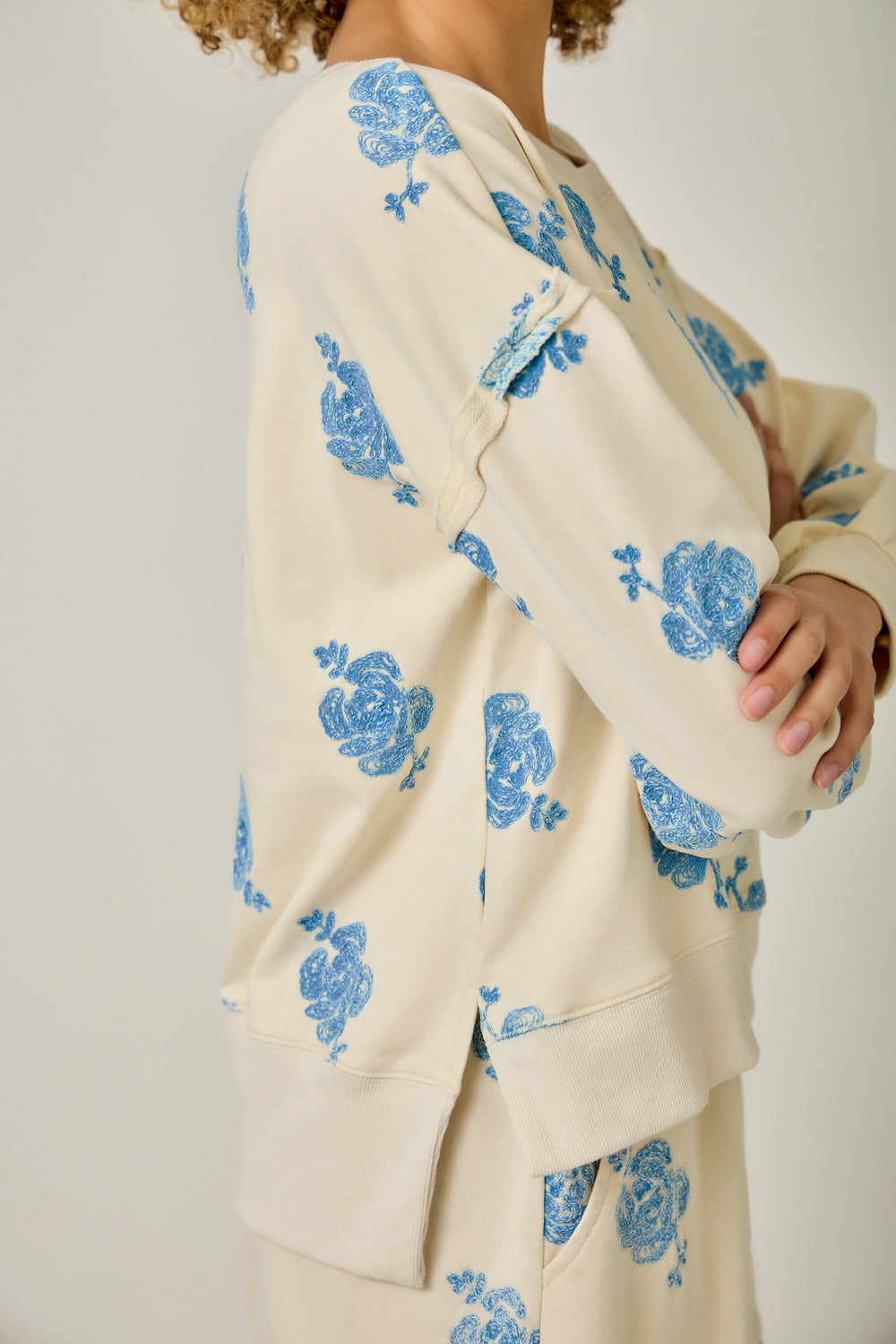 Exposed Seam Embroidered Sweatshirt Vintage White