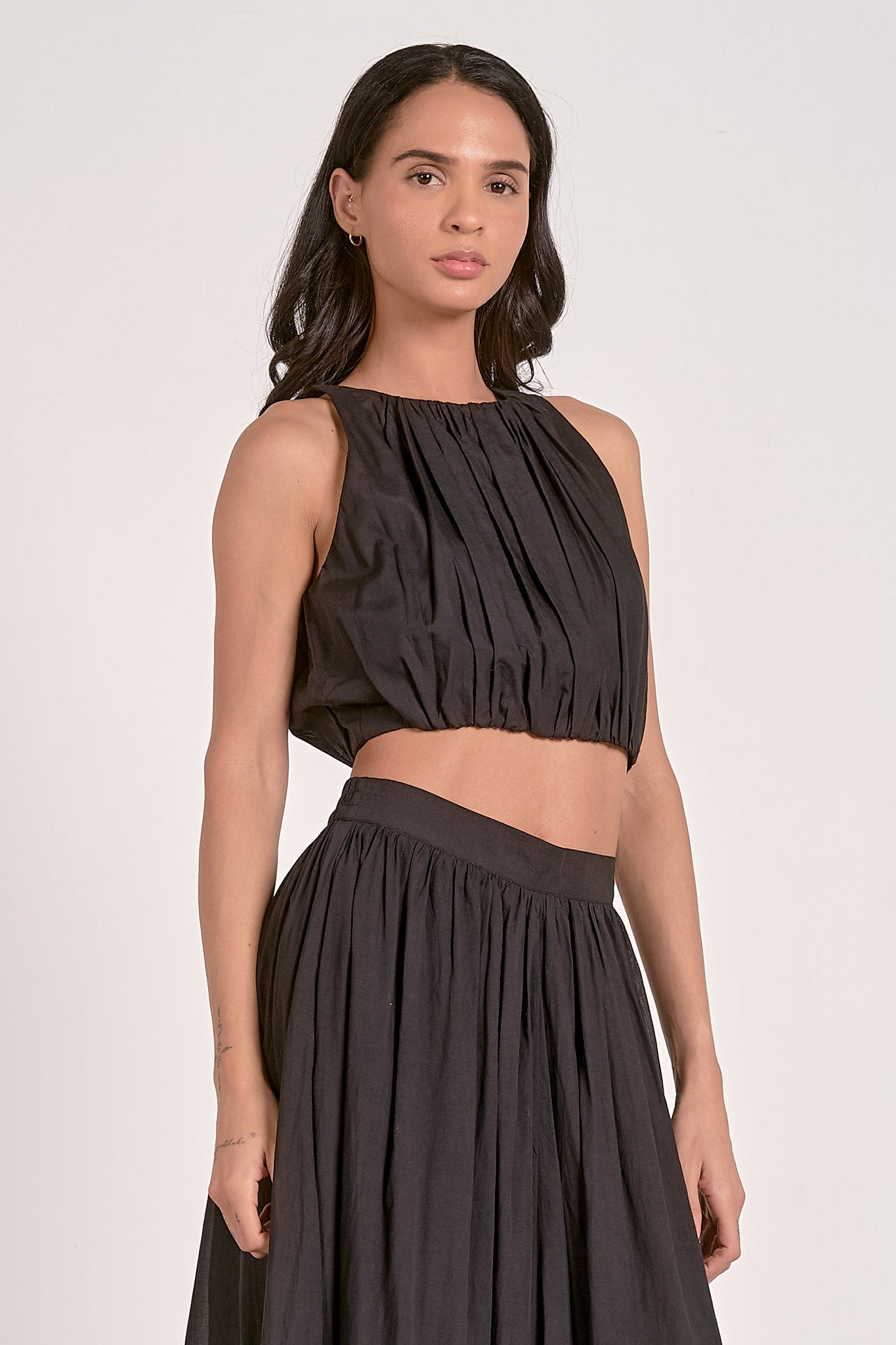 Keyhole Open Back Pleated Crop Tank Black