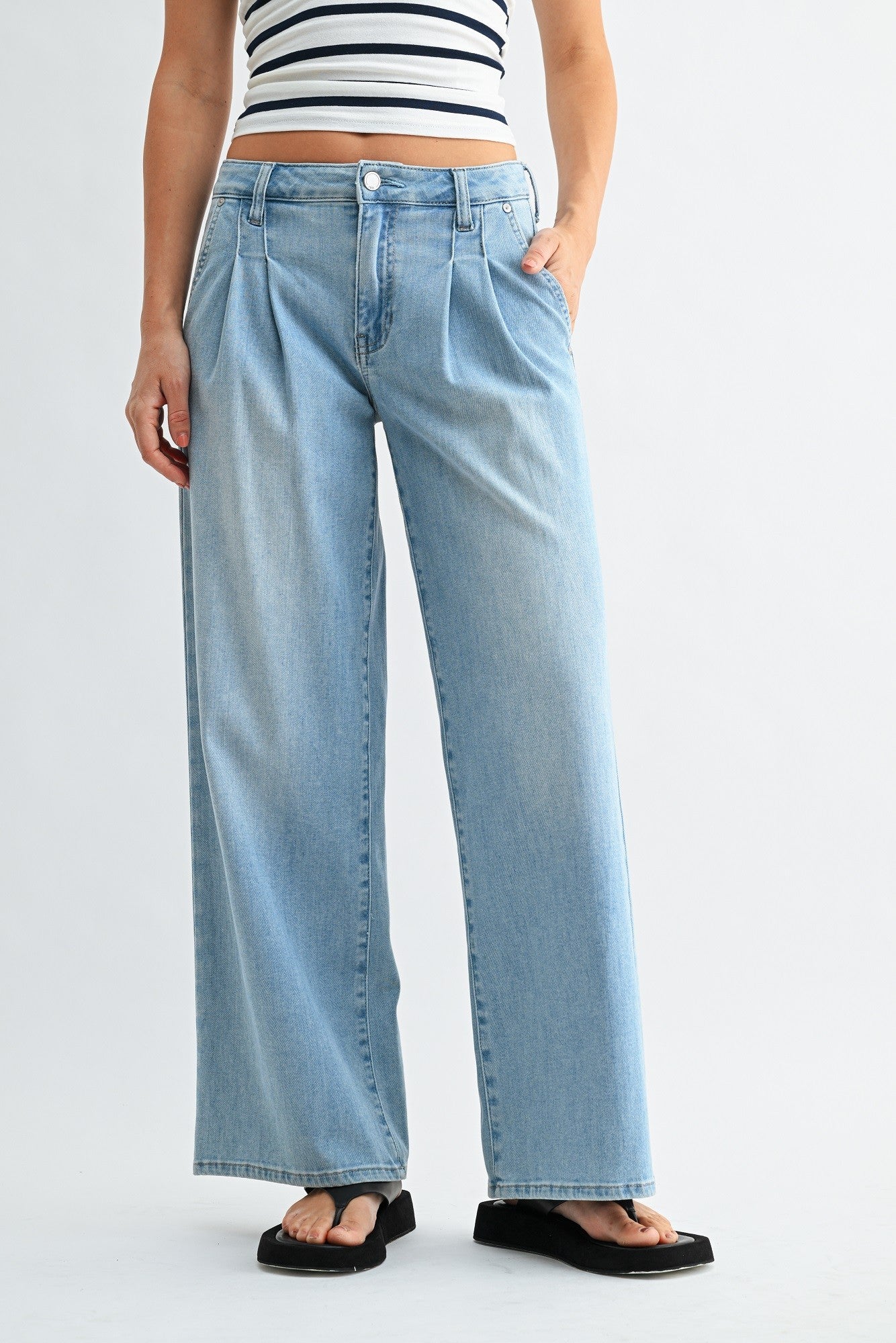 Mid Rise Lightweight Pleated Wide Leg Jeans Light Denim
