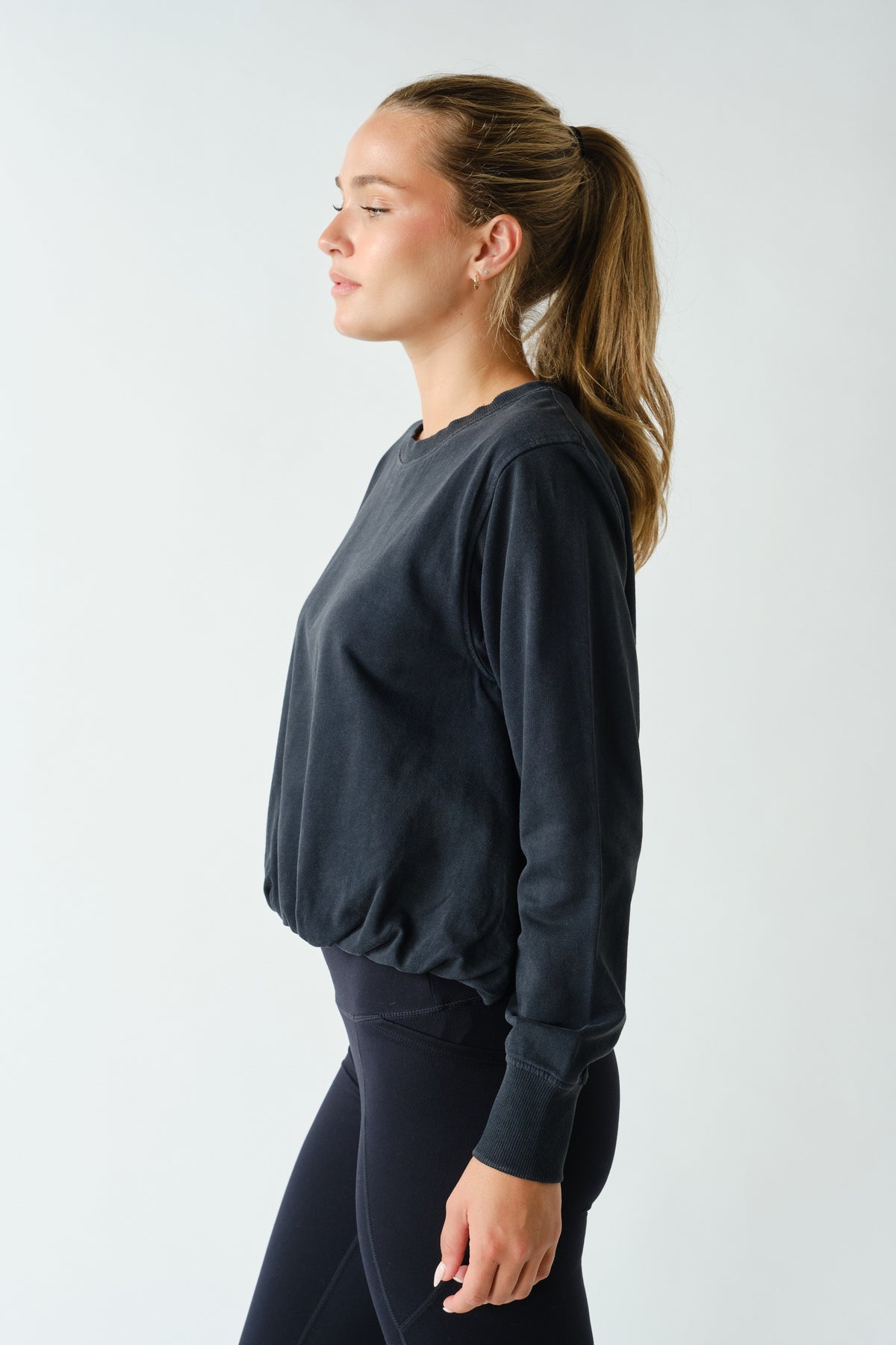 Mineral Cloud Bubble Hem Pullover - Black