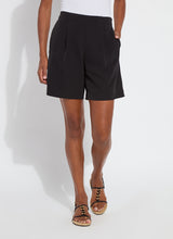 Dia Pleated Shorts Black