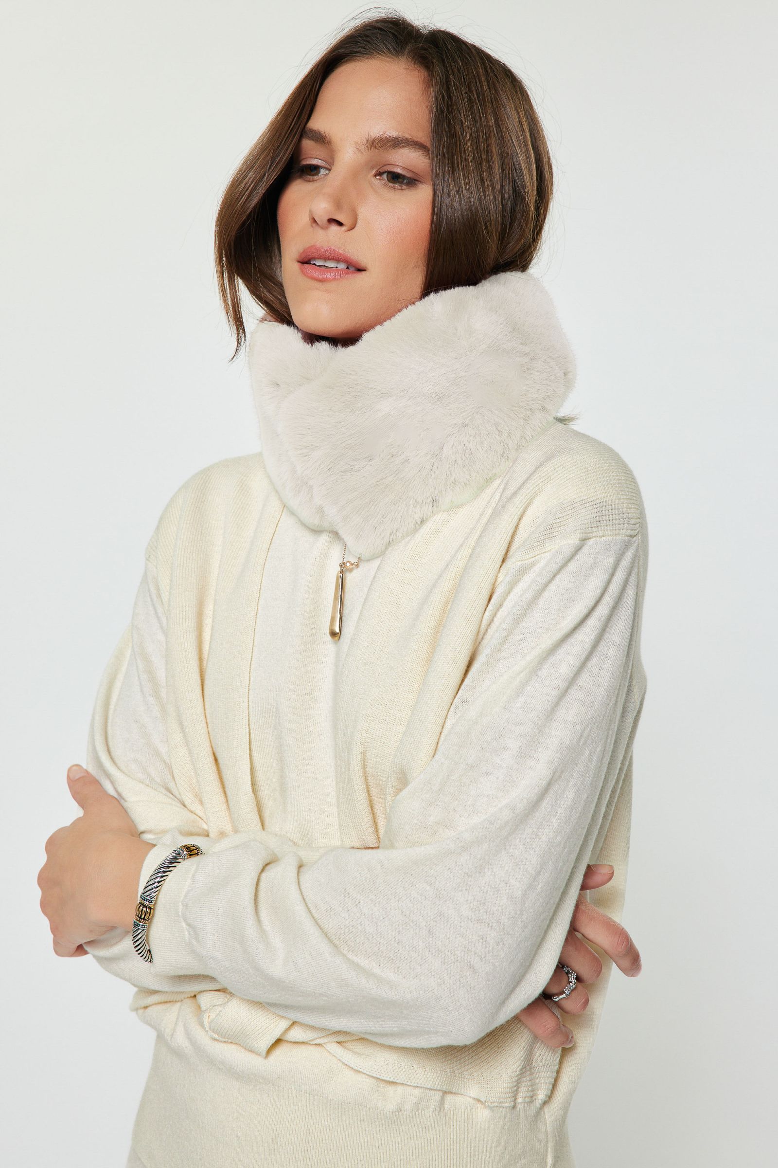 Short Fur Muffler Scarf Cream