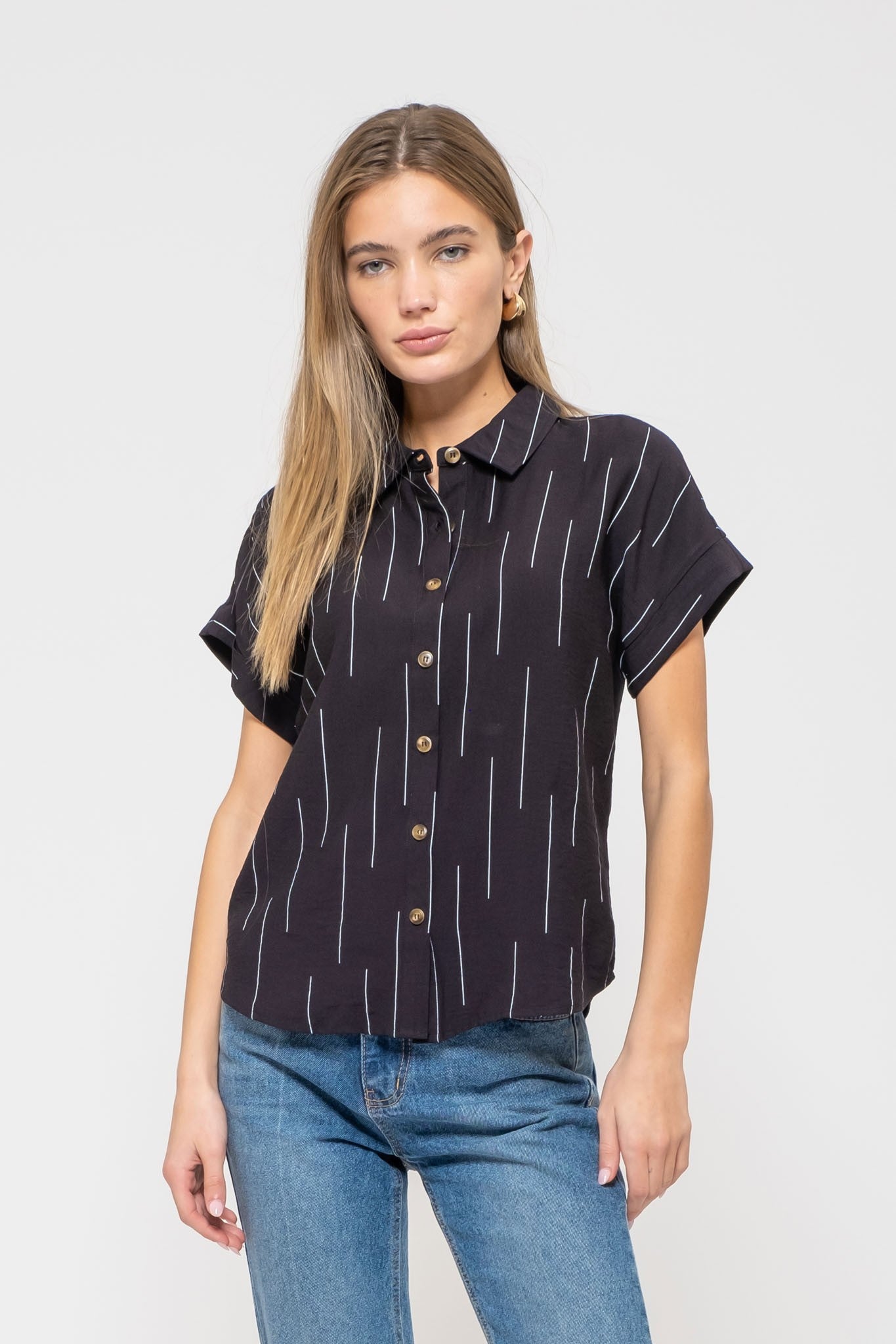 Line Print Short Sleeve Collared Button Down Shirt Black