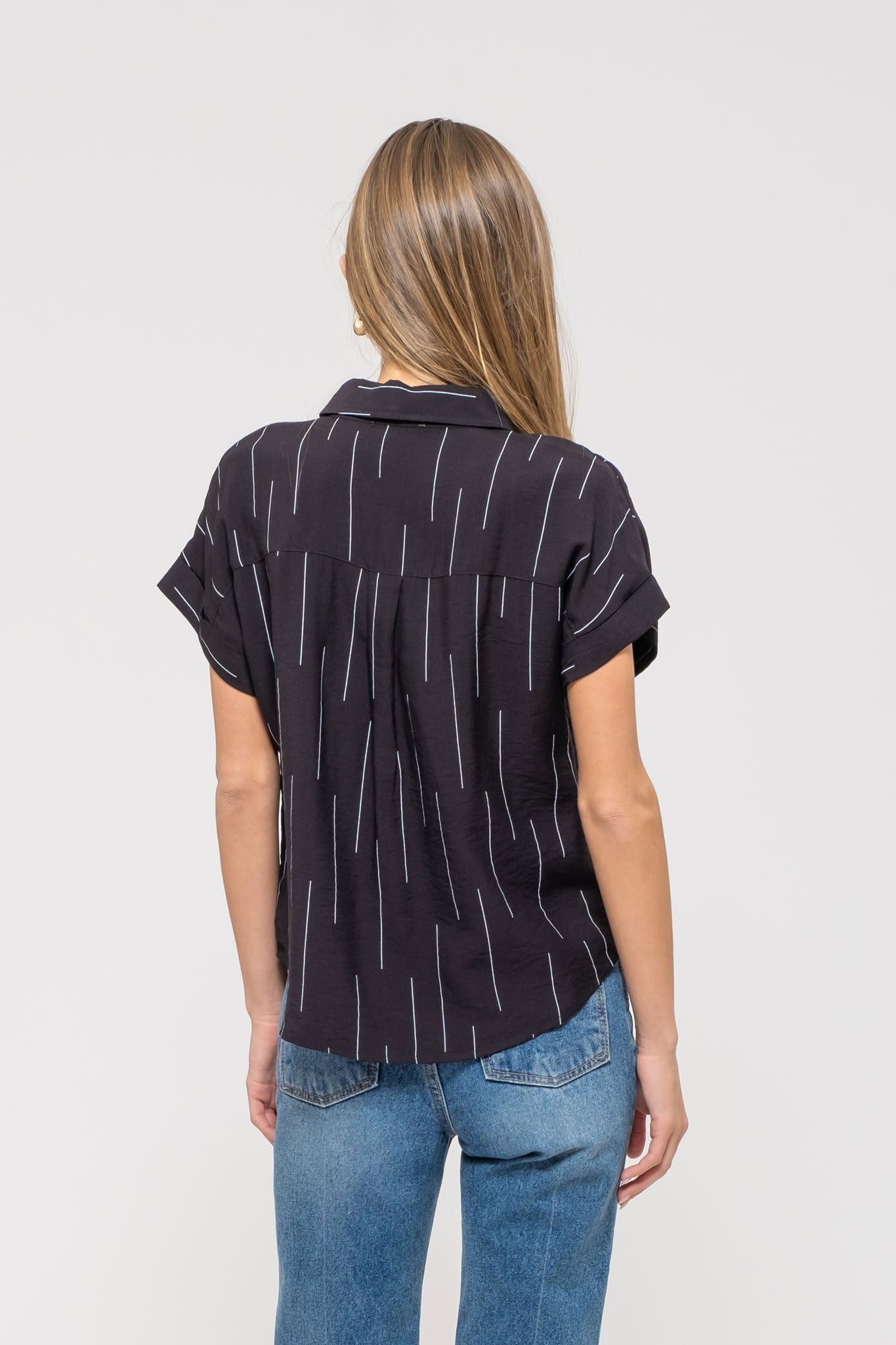 Line Print Short Sleeve Collared Button Down Shirt Black