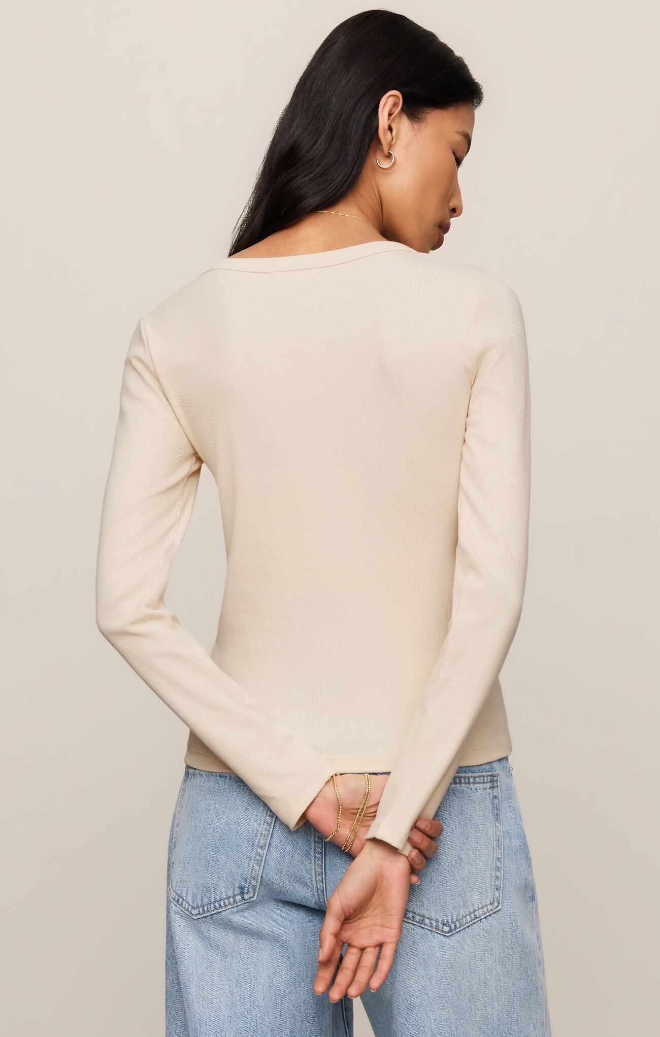 Greyson Scoop Long Sleeve Tee Chalk