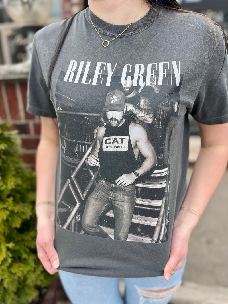 Riley Green Graphic Tee Pepper