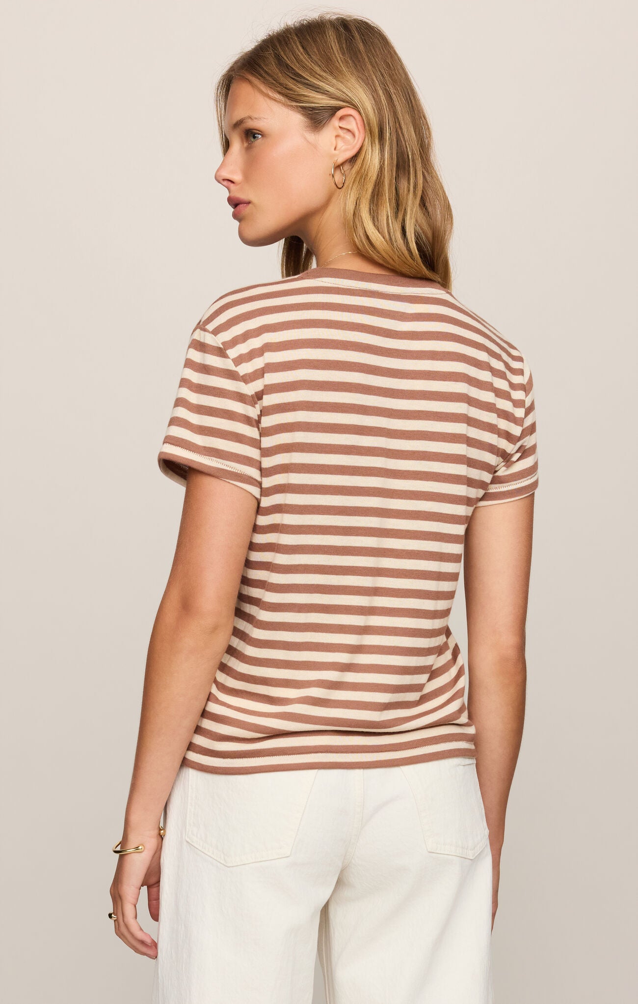 Vino Tourist Tee Milk Chocolate