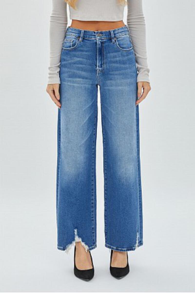 Logan Distressed Stretch Dad Jeans Medium